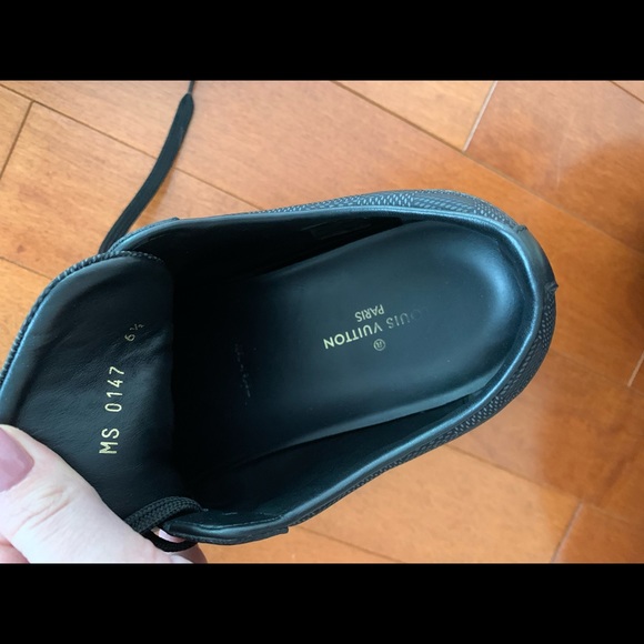 Men’s black Louis Vuitton sneakers - Picture 6 of 7